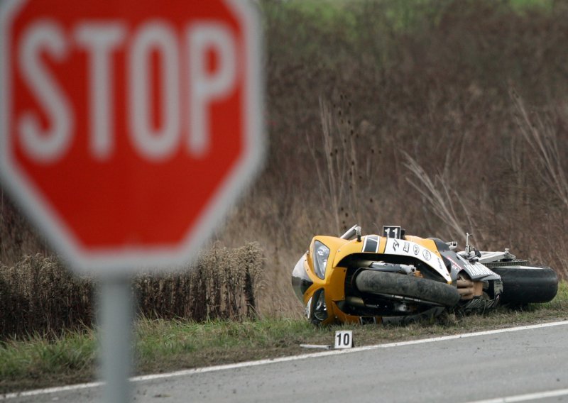 Motociklom pobrao pet starijih pješaka