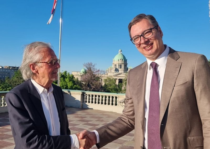 Vučić odlikovao Petera Handkea, nobelovca koji negira genocid u Srebrenici: 'Srpski narod je sretan što vas ubraja u prijatelje'