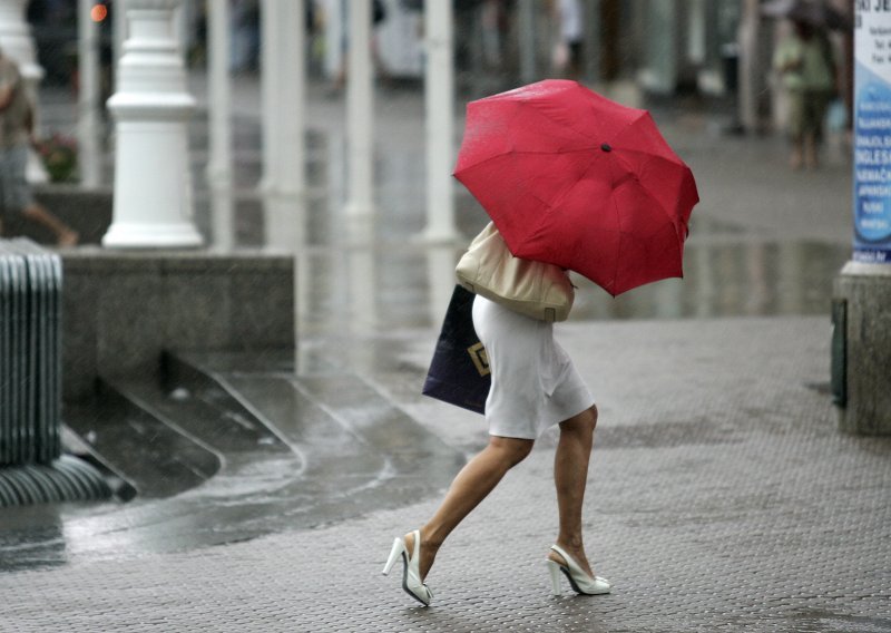 Grad Zagreb poharali kiša i olujni vjetar