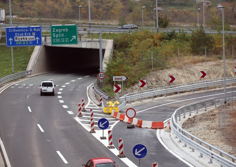 Nesreća na autocesti kod Rijeke, ozlijeđen motociklist. Odvojak za Krk zatvoren za promet