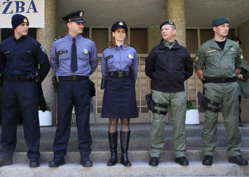 Policiji ljetne odore stižu tek najesen