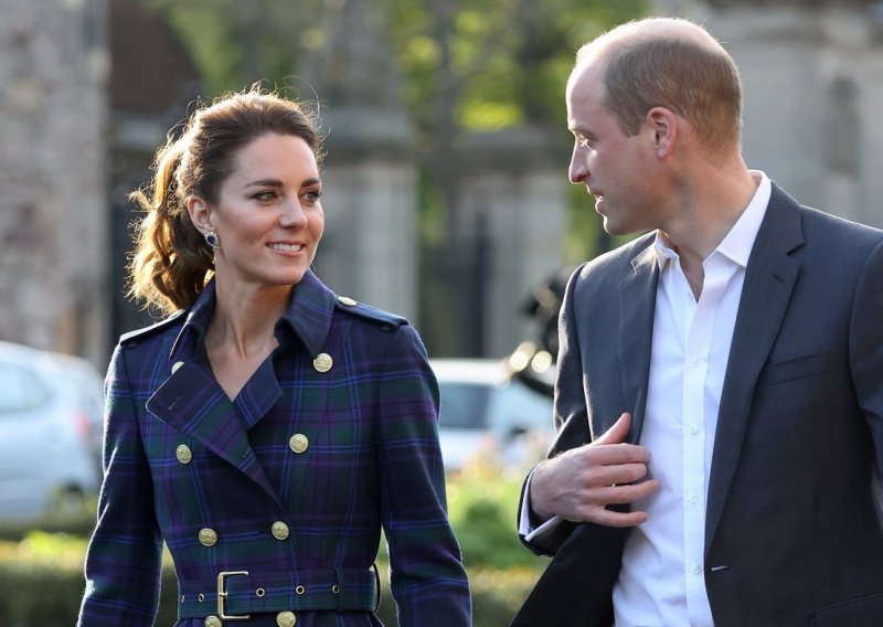 Stoji čvrsto na zemlji: Kate Middleton postaje 'dragulj u kruni monarhije', a postigla je ono što princeza Diana nikad nije