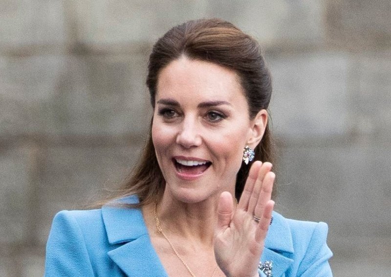 Ovakvu je još nismo imali prilike vidjeti: Kate Middleton u najležernijem izdanju ikada primila prvu dozu cjepiva protiv koronavirusa