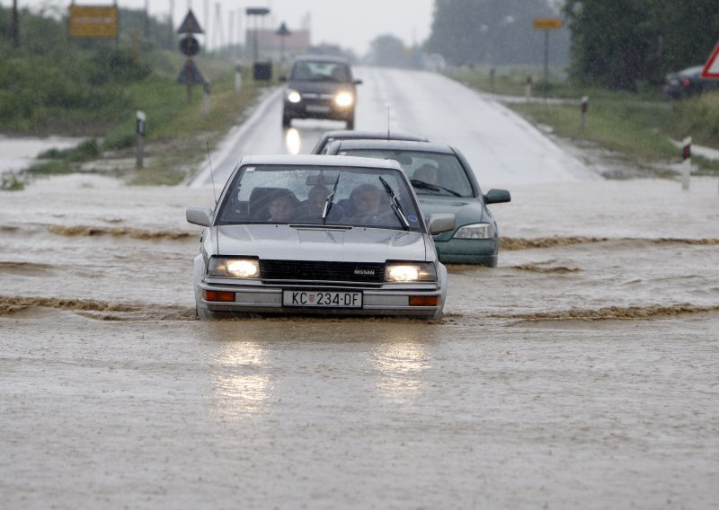 Hrvatska pod vodom, zbog vjetra kaos u Zagrebu