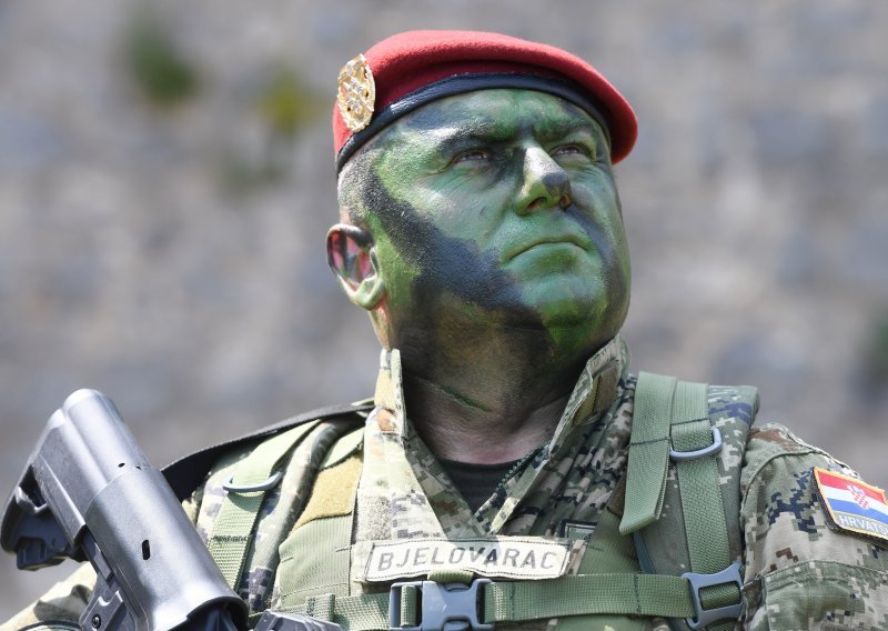 [FOTO] U Kninu završena 88 kilometara duga hodnja budućih vođa Hrvatske vojske, pogledajte kako je to izgledalo