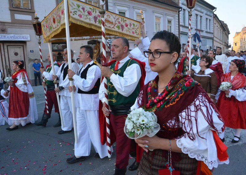 Katolici danas slave Tijelovo. Znate li što zapravo predstavlja taj blagdan?