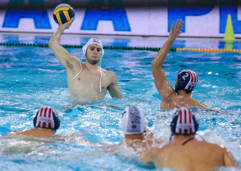 Vaterpolisti Juga poraženi u četvrtfinalu Lige prvaka; jaki talijanski prvak u Beogradu je ipak uspio nadigrati hrabre 'jugaše'...