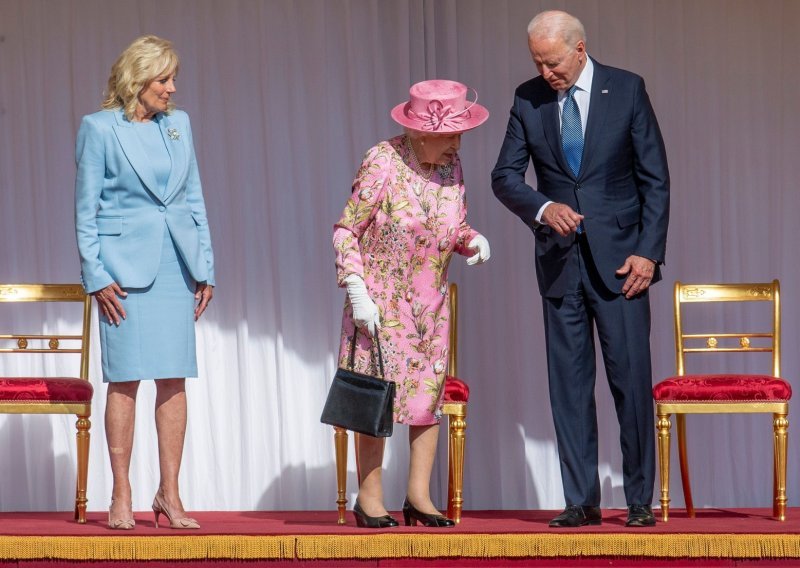 Prva dama igra na sigurno: Jill Biden utjelovljenje je poslovne elegancije u svijetloplavom outfitu