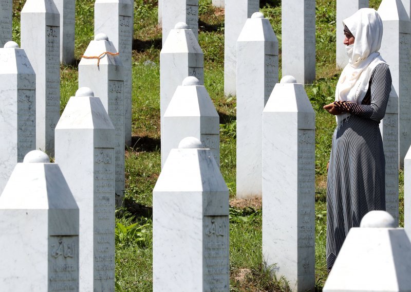 Josipović i Kosor: Genocid u Srebrenici je neporeciva činjenica