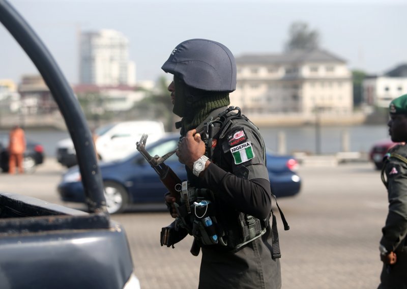 Policajac ubijen, više od 80 učenika oteto u napadu na nigerijsku školu