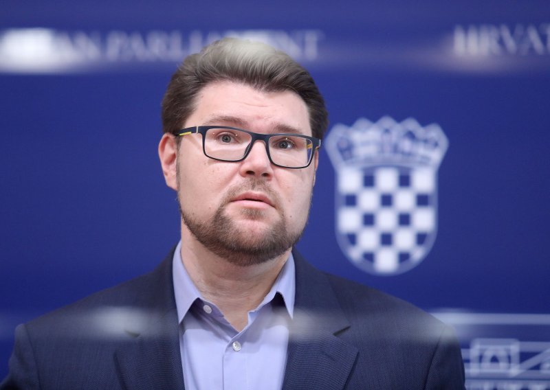 SDP-ovci stihovima Bajage 'mrak, mrak, totalni mrak' pokrenuli interpelaciju, Grbin: Obnova debelo kasni, naša je obveza o tome javno govoriti