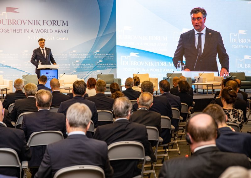 [FOTO] Plenković na Dubrovnik forumu o 'najmudrijem potezu' EU čelnika, pohvalio i kineskog premijera: 'Dovoljan je bio jedan poziv...'