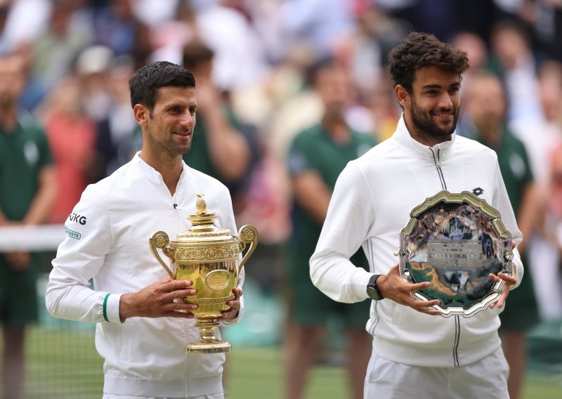 Novak Đoković riječima upućenim poraženom Talijanu pokazao kakav je zapravo čovjek, a nakon meča je poslao jasnu poruku i Federeru i Nadalu