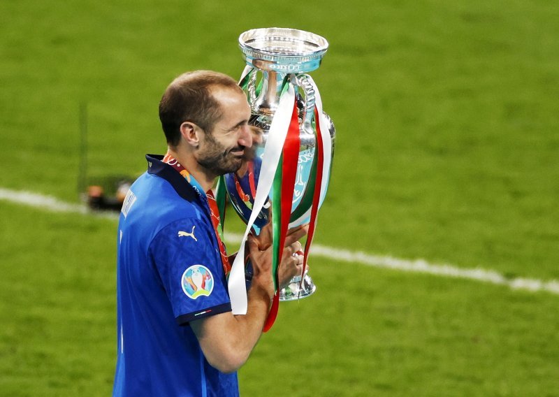 Giorgio Chiellini upisao se u povijest europskih prvenstava, a zanimljivo je bilo njegovo objašnjenje kako su Talijani stigli do ukupnog slavlja