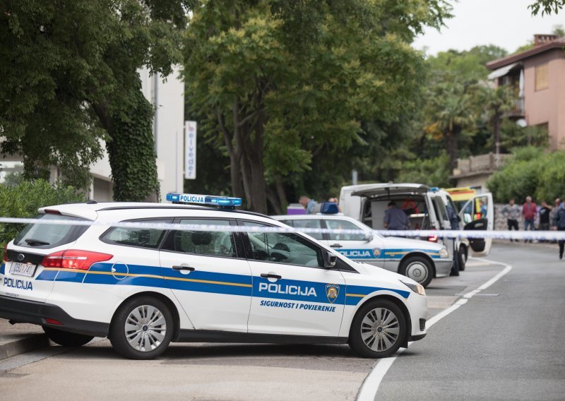 U centru Rijeke potukla se dvojica mladića, a jedan je na suparnika nahuškao i psa