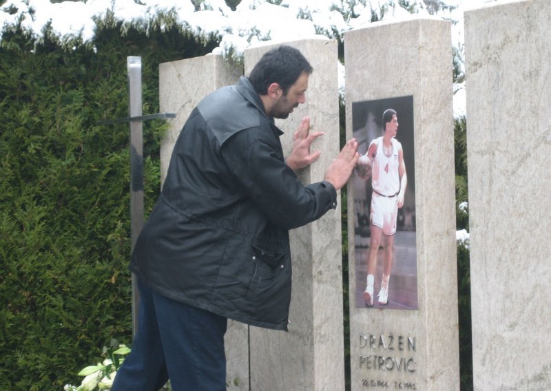 Legendarni košarkaški trener Dušan Ivković ispričao je kakav su uistinu odnos imali Dražen Petrović i Vlade Divac: Ta priča o braći...