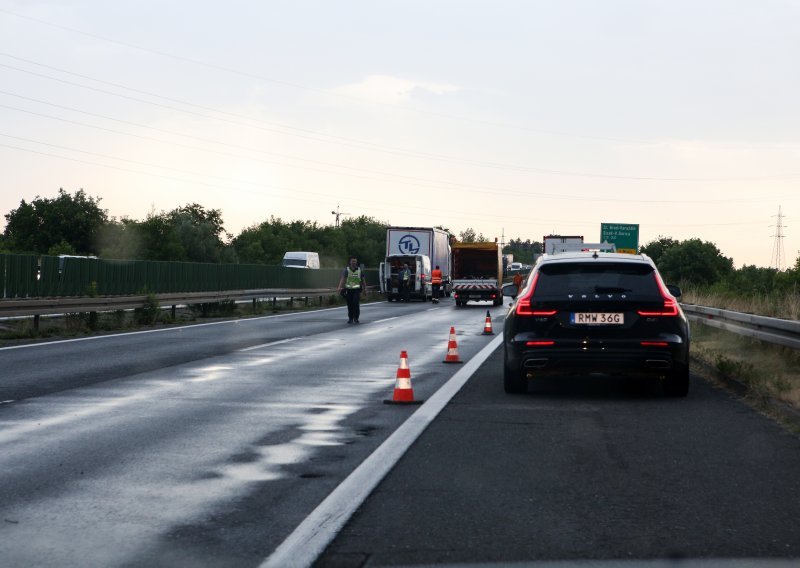 U teškom sudaru osobnog automobila i teretnjaka na zagrebačkoj obilaznici smrtno stradala jedna osoba, dvije u bolnici