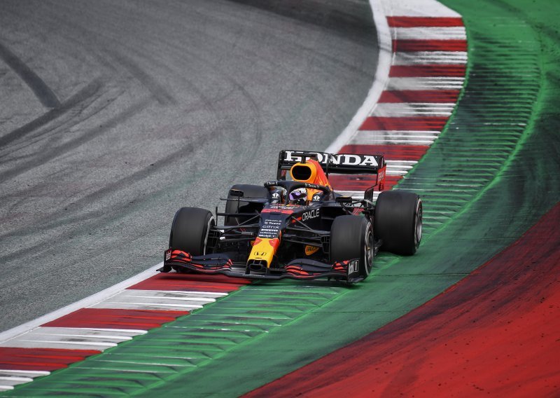 Strahuje li Max Verstappen od 140 tisuća fanova Lewisa Hamiltona? Nizozemski vozač brutalno je spustio Englezima i podsjetio ih na ono što ih sada najviše boli