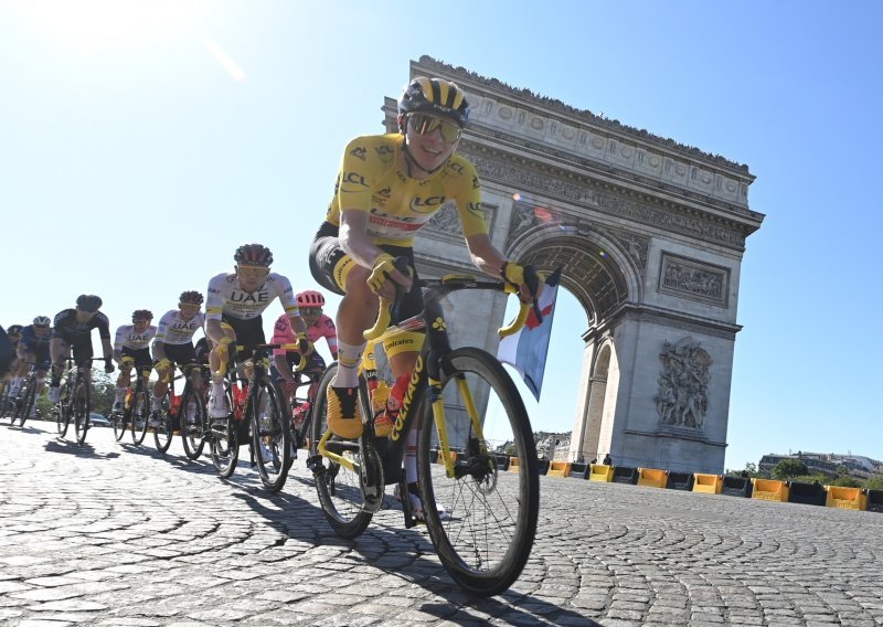 Fantastični je Slovenac drugi put uzastopno pokorio Tour de France i s 22 godine porušio rekorde najpoznatije biciklističke utrke