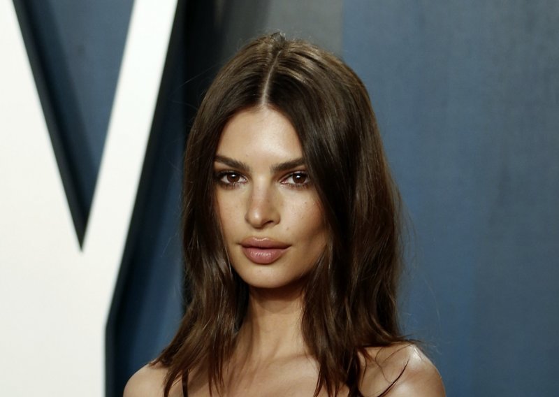 Emily Ratajkowski napali zbog načina na koji se ponaša sa svojim djetetom, ona im odbrusila: 'Sramite se svi'