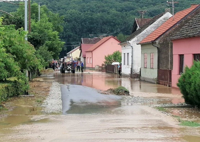 Voda se povači s našičkog područja: U kućama je bila visine preko metra, pala enormna količina kiše