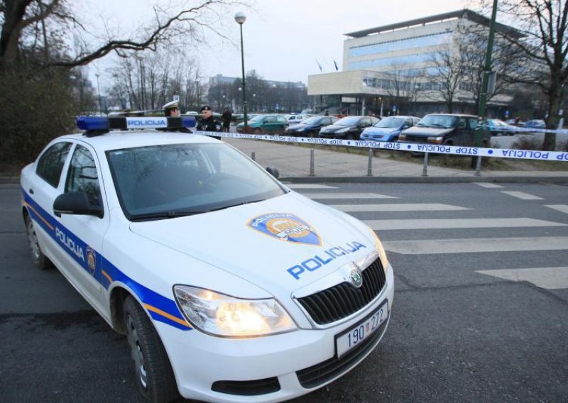 Zbog pijane vožnje završio u policiji, gdje su mu našli drogu