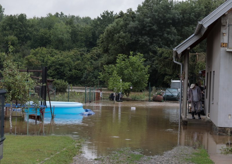 U Županji se otklanjaju posljedice nevremena: Palo je 183 litre kiše po kvadratu