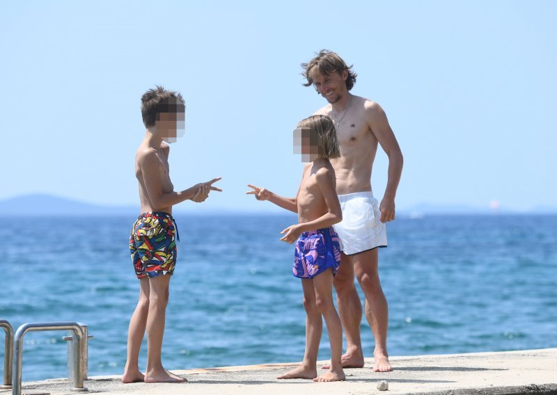Odmor iz snova: Luka Modrić ne skida osmijeh s lica u društvu svoje djece