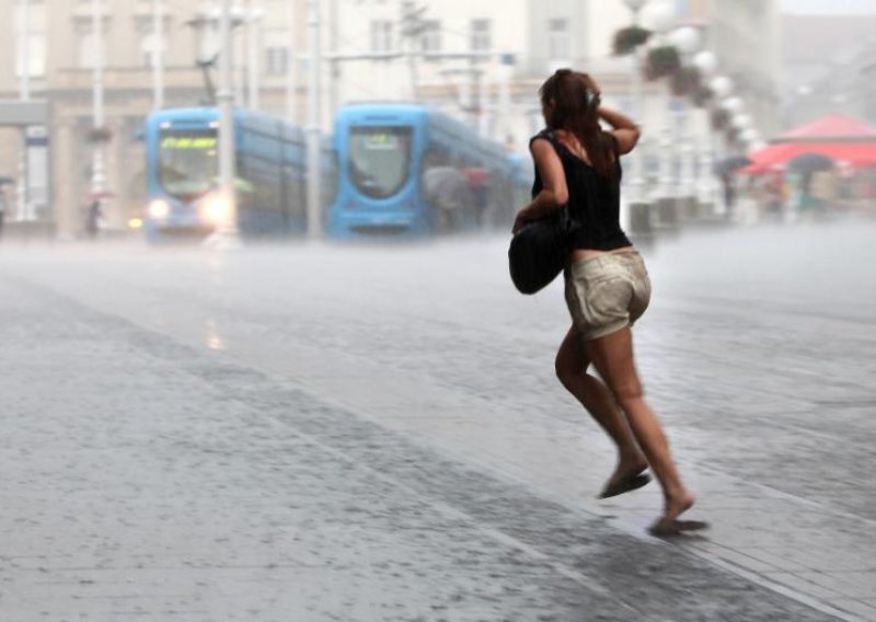 Od četvrtka malo svježije; na kopnu ispod 30°C