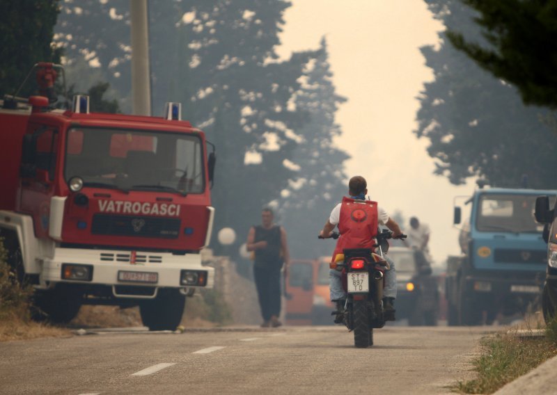 Požar u industrijskoj zoni u Osijeku je pod nadzorom