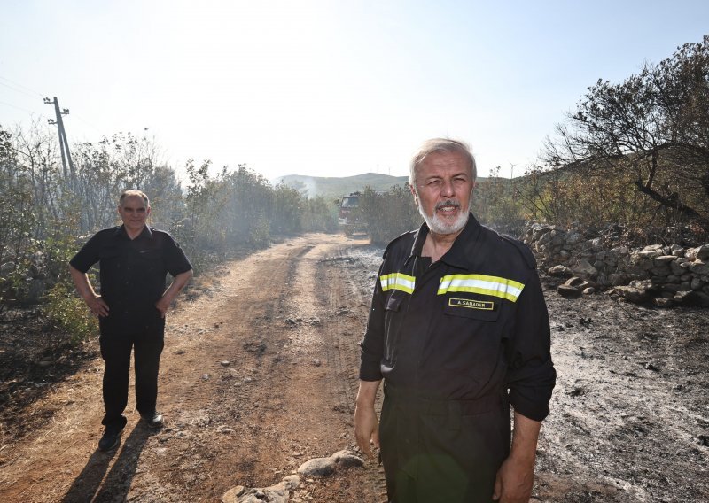 Više nema otvorenog plamena na požarištu kod Segeta Gornjeg