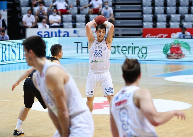 KK Zadar preko noći došao u problem koji izgleda bizarno i kojem se nitko nije mogao nadati; igrači uoči početka sezone ostali bez svojih apartmana, a oglasio se i klub