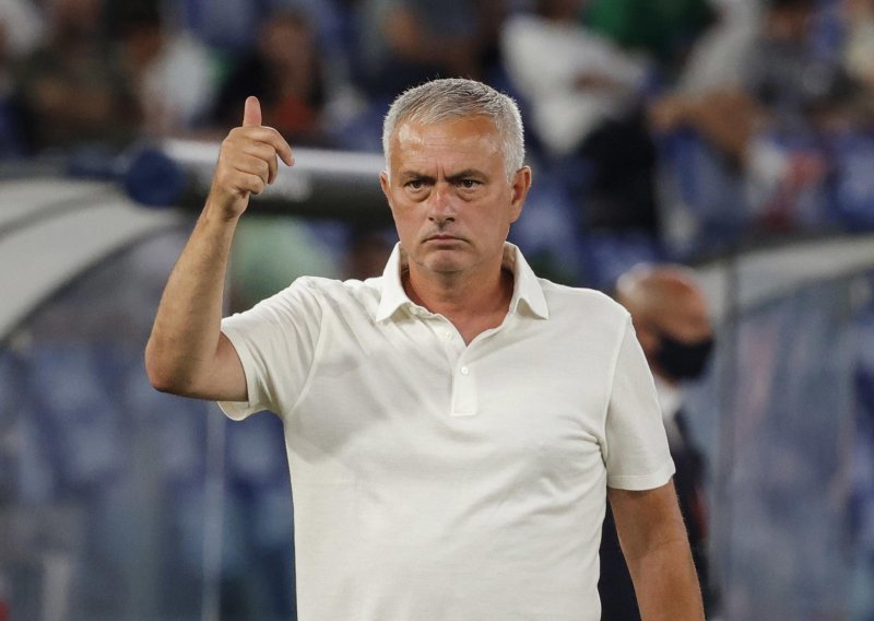 Roma ekspresno pronašla zamjenu za Edina Džeku; Jose Mourinho srušio klupski rekord i za ogroman novac doveo napadača kojeg su svi zaboravili