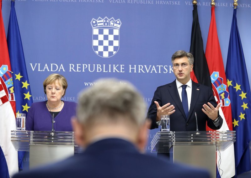 'Plenković uporno odbija smjestiti Hrvatsku među civilizirane zemlje. Neka pita Merkel što misli o pozdravu nacističkih poltrona'