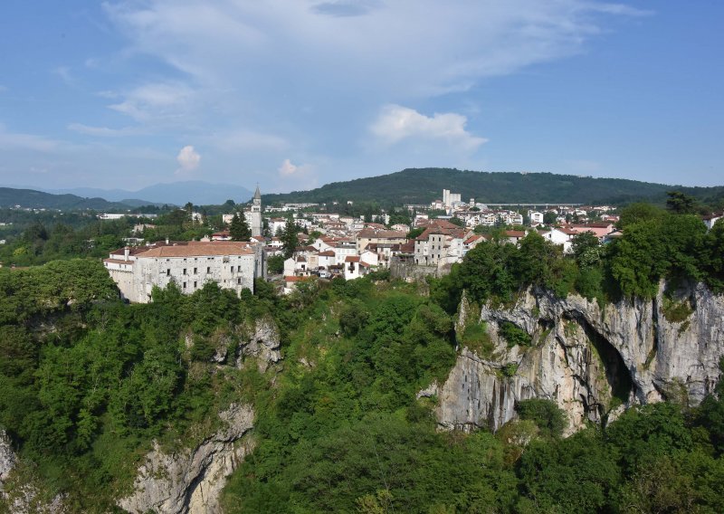 Vlada na zatvorenom dijelu sjednice imenovala povjerenika za Pazin