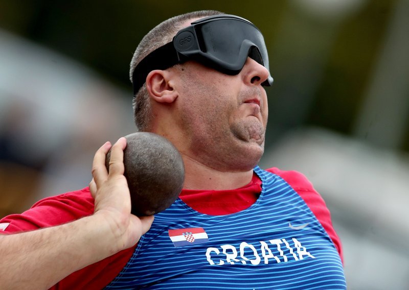 S osobnim rekordom stigao bi do srebrne medalje, ali sada je kuglu bacio metar kraće; sada je otkrio s kakvim se sve teškoćama nosi te dodao: Nemam opravdanje za loš rezultat