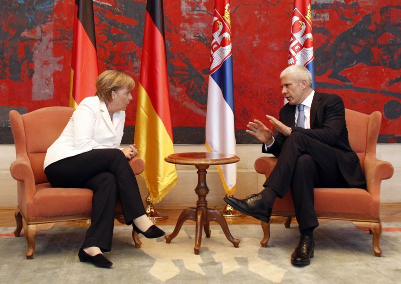 Tadić neće poslušati Merkel