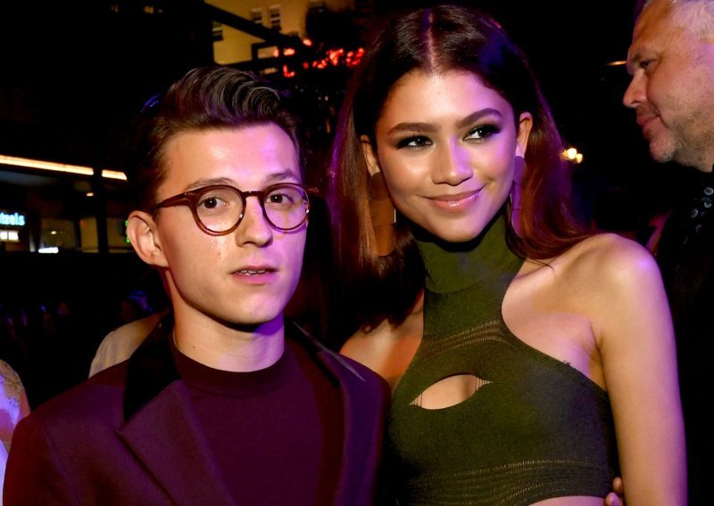 Nakon godina nagađanja sada je službeno: Tom Holland i Zendaya na Instagramu potvrdili svoju vezu