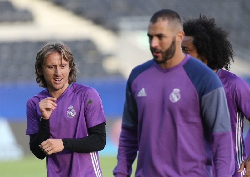 Modrić se vratio na teren; hoće li ga Čačić koristiti?