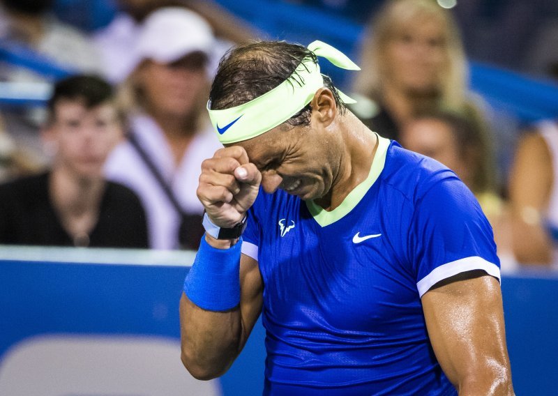 Umjesto borbe s Novakom Đokovićem na teniskom terenu, Rafael Nadal trenutno ima puno većih problema; završio je na štakama...