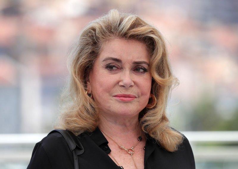 Catherine Deneuve prodala 125 pari cipela za više od 47.000 eura