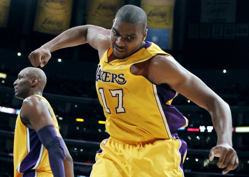 Bynum se vratio i donio pobjedu Lakersima