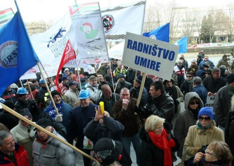 Cinični praznik: broj 'pravih' radnika spao na manje od pola milijuna