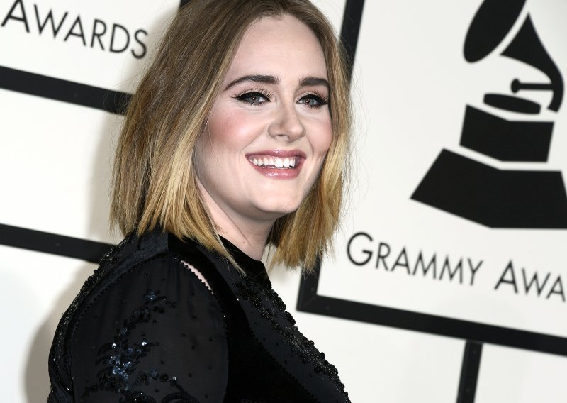 Dramatična i avangardna igra Adele: Zadivila modnim izdanjem