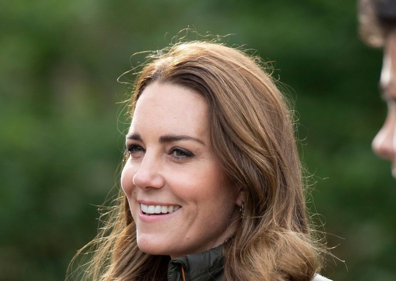 [FOTO] Sportski duh kraljevskog dvora: Kate Middleton iznenadila outfitom i vještinama