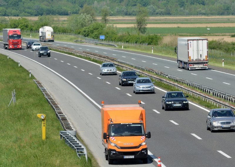 Vozačica kod Kutine pregazila pješaka koji je pao prelazeći cestu, ozlijeđeni muškarac preminuo od zadobivenih ozljeda