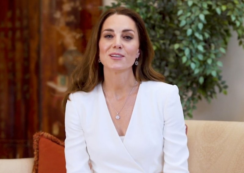 Oličenje elegancije u bijelom: Kate Middleton zablistala u haljini brenda koji je osvojio i Hrvatice