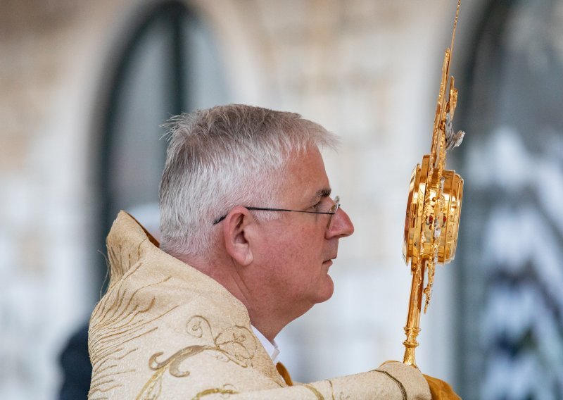 Mons. Mate Uzinić pozitivan na koronavirus