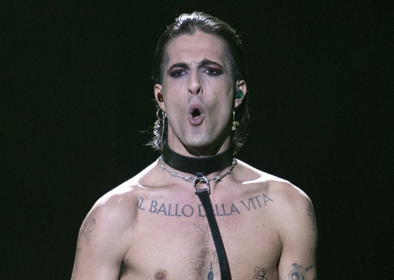 Nastavlja s provokacijama: Damiano David pozirao u kostimu koji neodoljivo podsjeća na Boratov