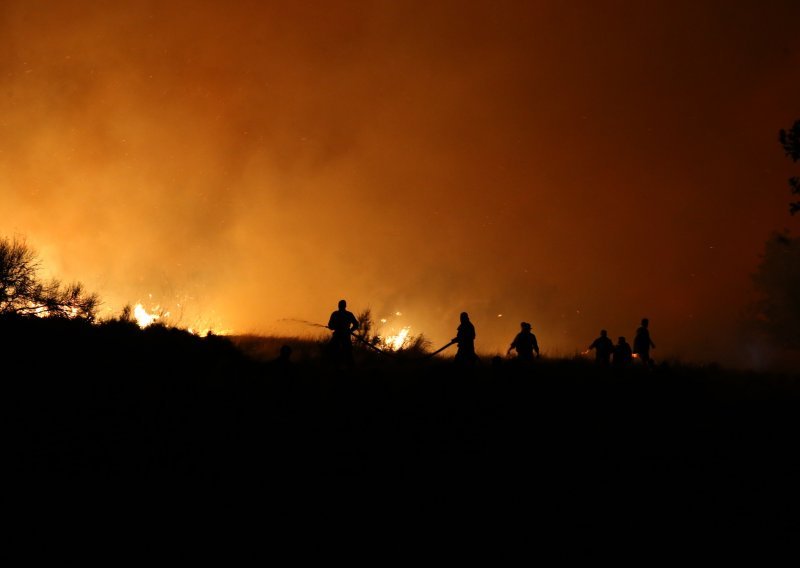 Gorilo nadomak Senja: Požar noćas stavljen pod kontrolu